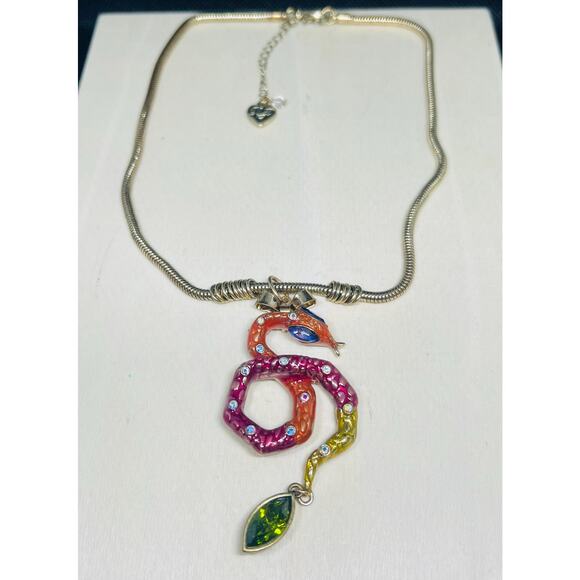 Betsy Johnson necklace, betsy Johnson jewelry - Picture 2 of 3